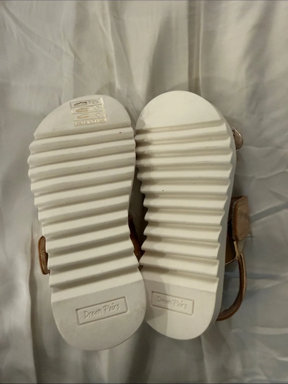 Dream Pairs brand new